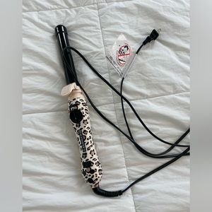 Beachwaver S1 catwalk